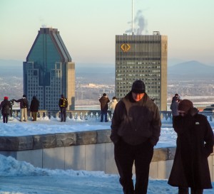 Walk on Mont-Royal in Montreal with telephoto compression: Photo © Charles Martel 2002